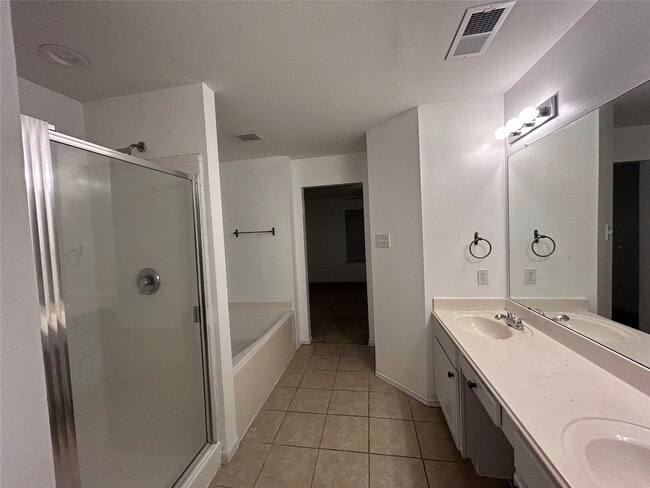 Building Photo - 4702 Buescher Ct