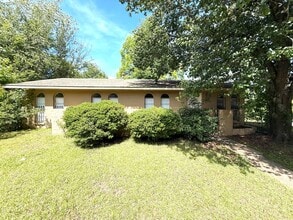 Building Photo - 535 Lawndale Ln