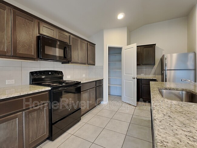 Foto del edificio - 21709 Crystal Way