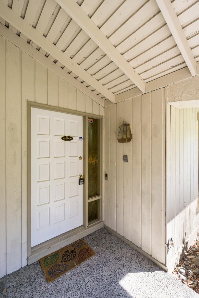 Building Photo - 4 bedroom in Bellevue WA 98006