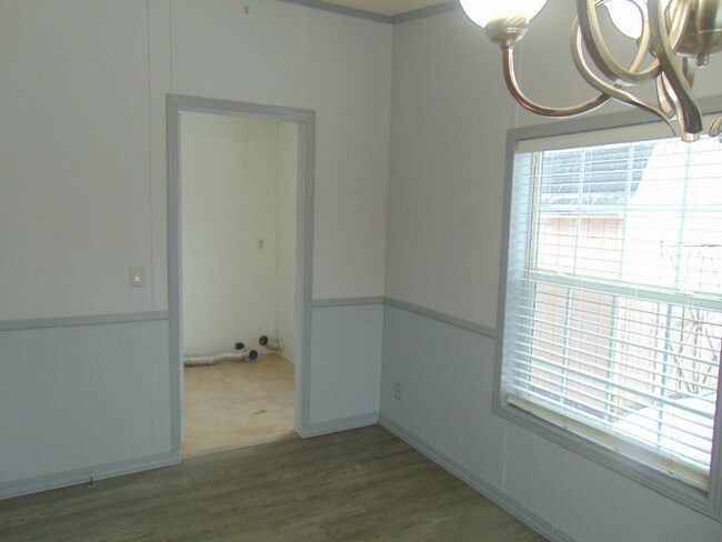 Building Photo - 3814 Longfore Dr