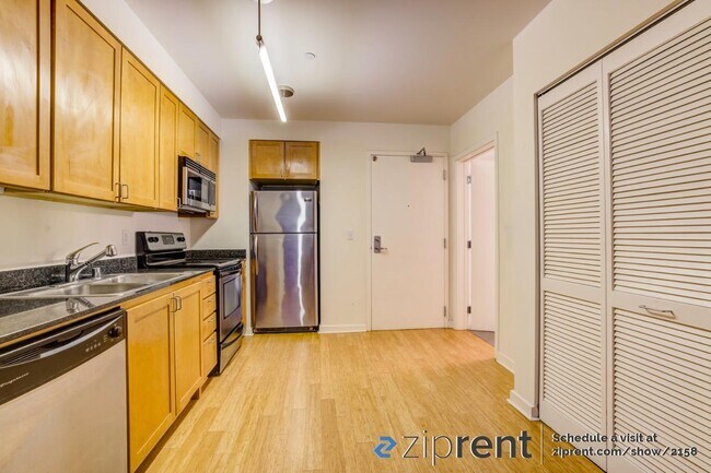 Building Photo - 888 7th St