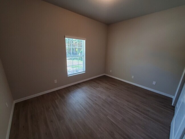 Building Photo - 431 Venango St
