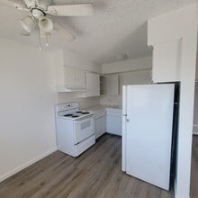 Building Photo - 1311 E San Bruno Ave