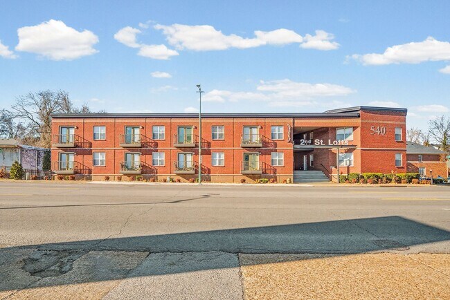 Building Photo - Beautiful 2 Bedroom Condo For Rent Near APSU!