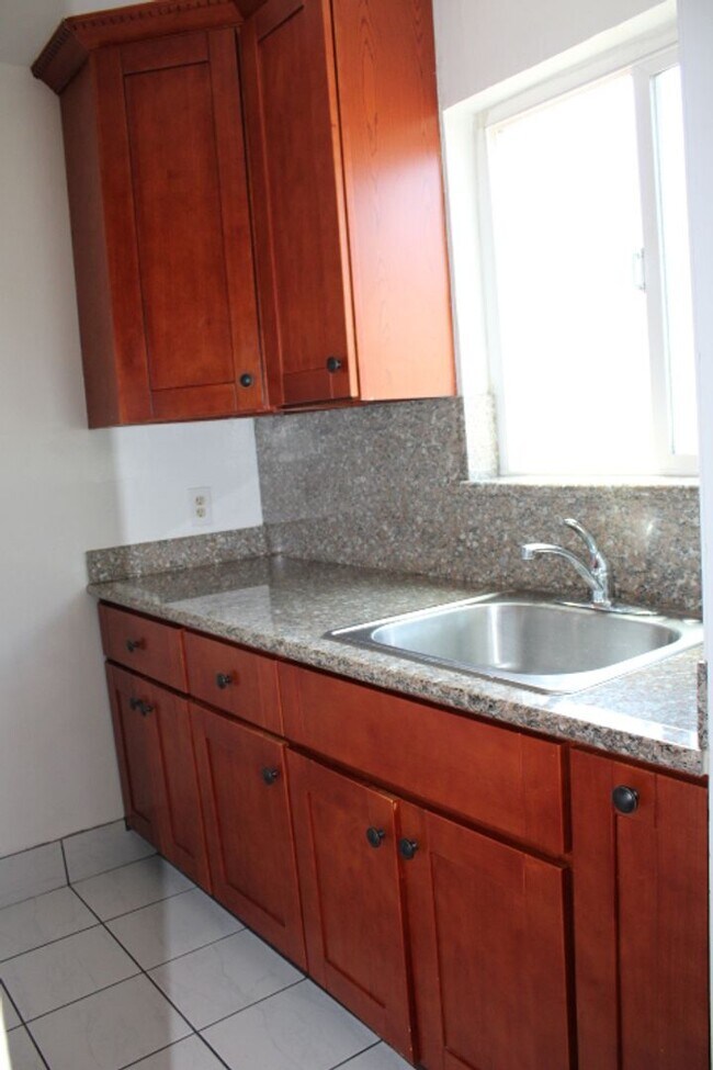 Foto del edificio - 4212 Nevin Ave