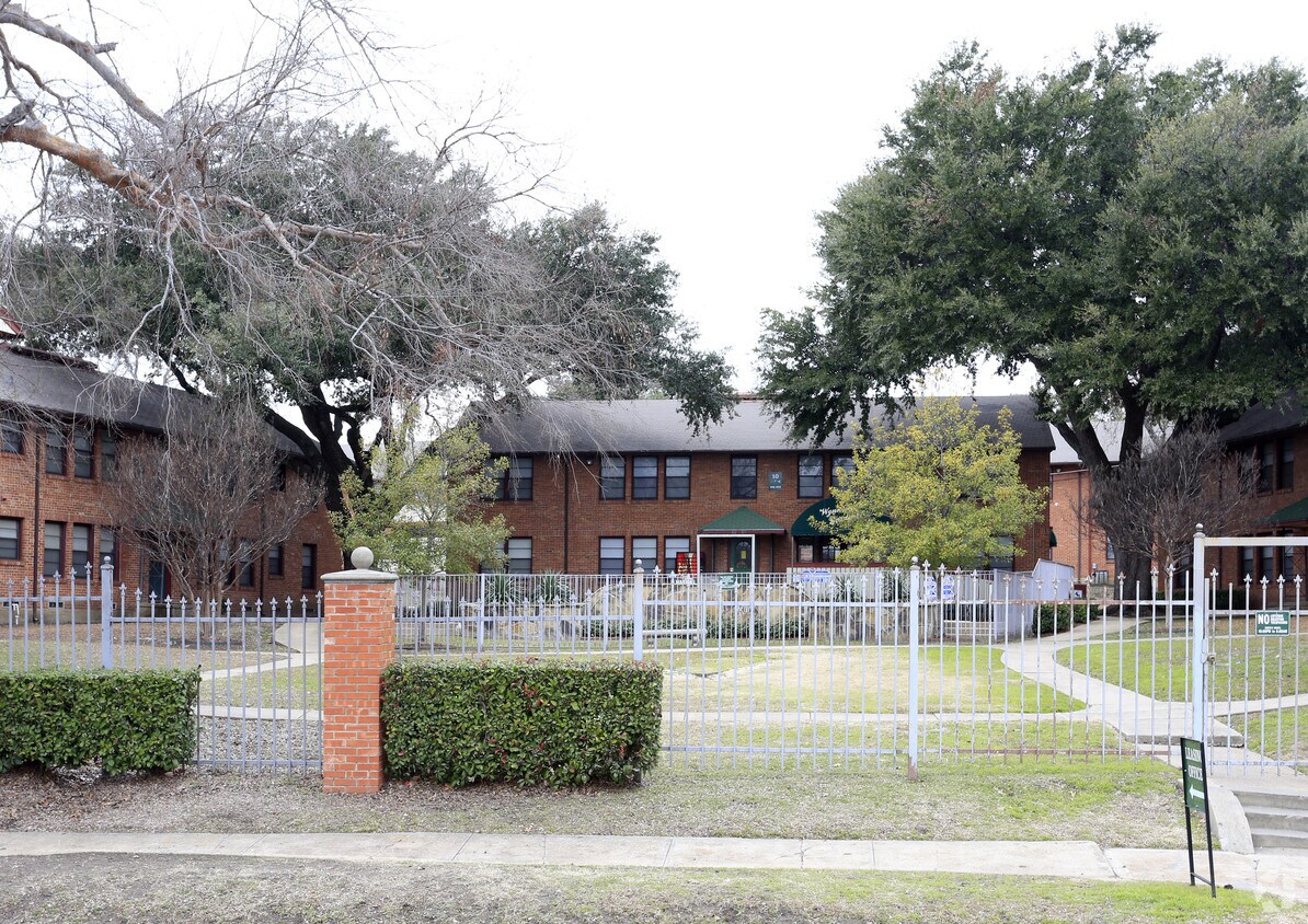 Wynnewood Gardens Apartments Dallas, TX