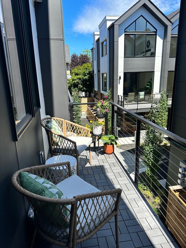 Building Photo - 7512 43rd Ave S