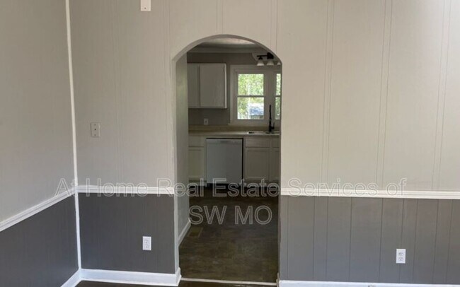 Building Photo - 1443 E Livingston St