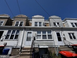Building Photo - 140 E 21st St
