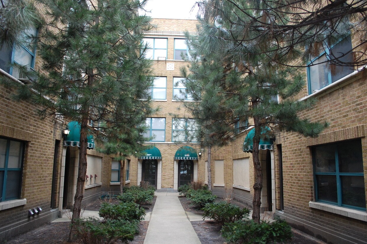Primary Photo - 3152 W Wilson Ave