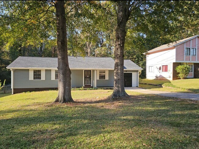 Building Photo - Great House, Great Price 3 BR, 1.5 BA Reno...