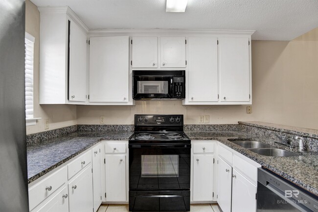 Foto del edificio - 200 Parma Dr