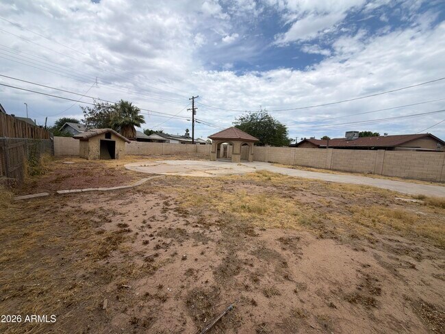 Building Photo - 5810 W Earll Dr