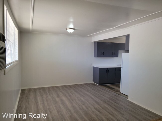 Building Photo - 2 br, 1 bath House - 180 North Jones Street 2