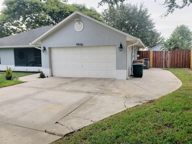 Building Photo - 9910 Janette Ln