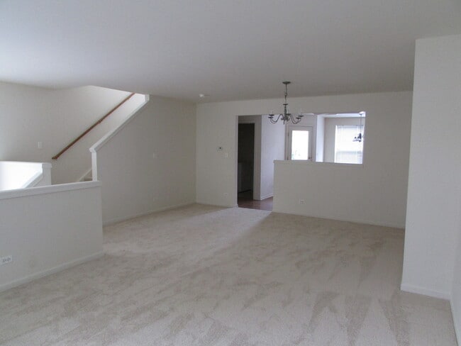 Building Photo - 493 Conservatory Ln
