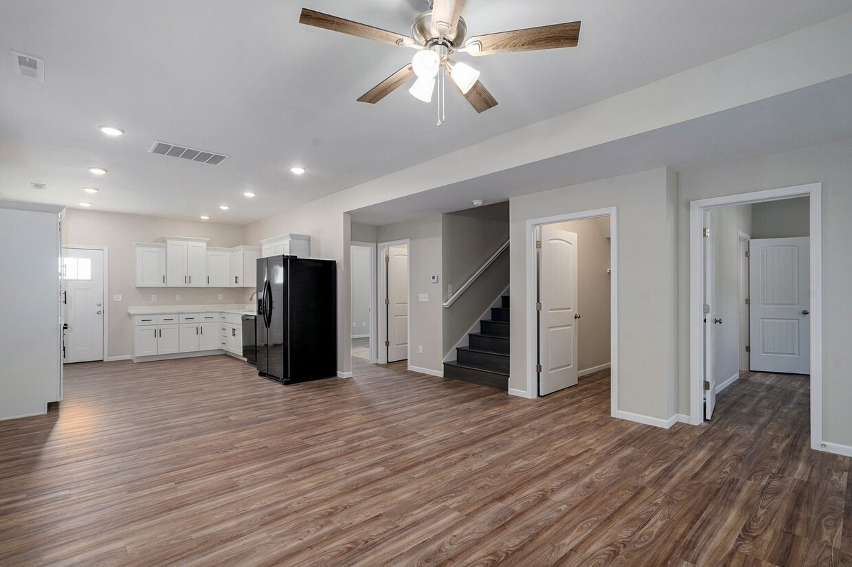 Foto principal - 319 S Florence Ave