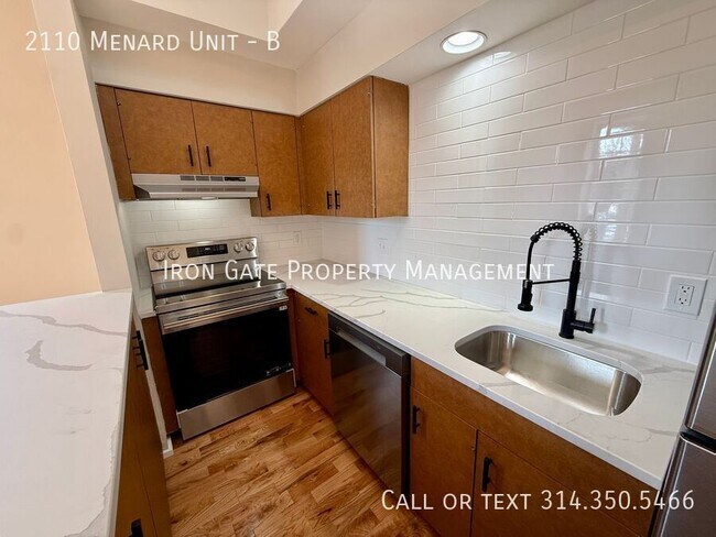 Foto del edificio - 2110 Menard St