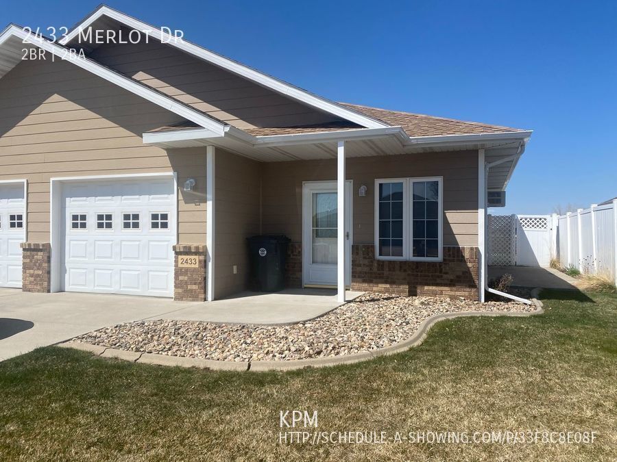 Primary Photo - 2 BED | 2 BATH | TOWNHOME | SINGLE CAR GAR...
