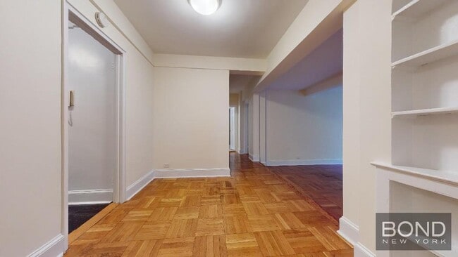 Building Photo - 141 E 56th St