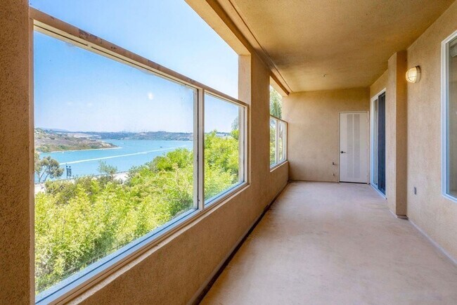 Foto del edificio - Carlsbad Condo West of 5 Freeway with Lagoon Views - Available June 1st!