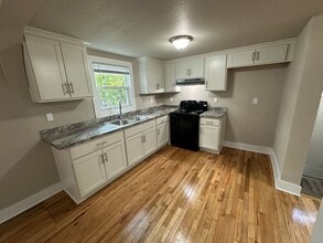 Building Photo - 3515 W Sarnow St