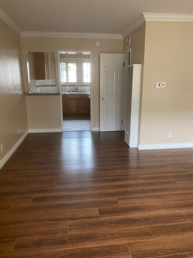 Foto del edificio - 8306 W Manchester Ave