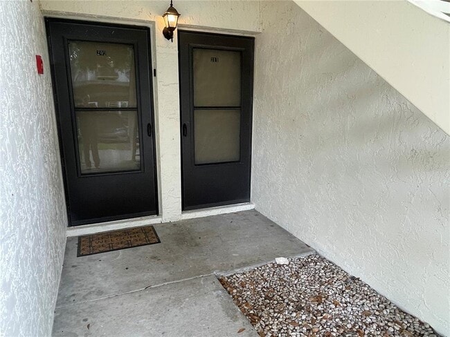 Building Photo - 211 Pine Ct