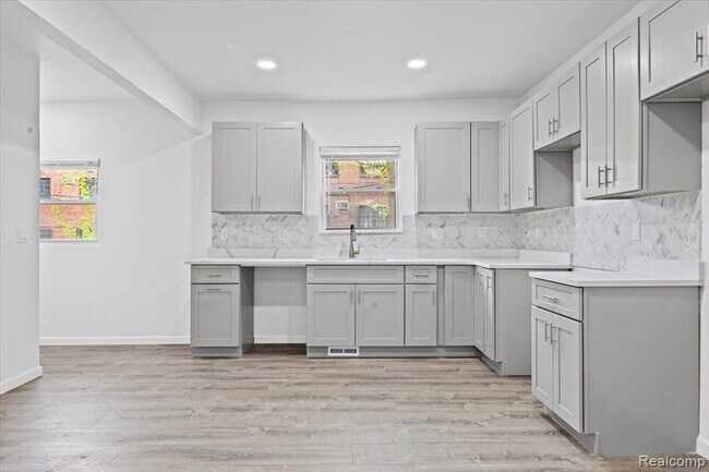 Building Photo - 3957 Lenox St