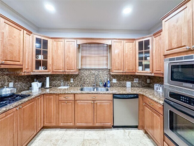Foto del edificio - 839 SW 11th St