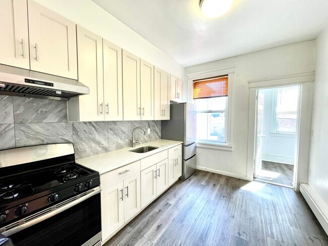 Building Photo - 411 66th St