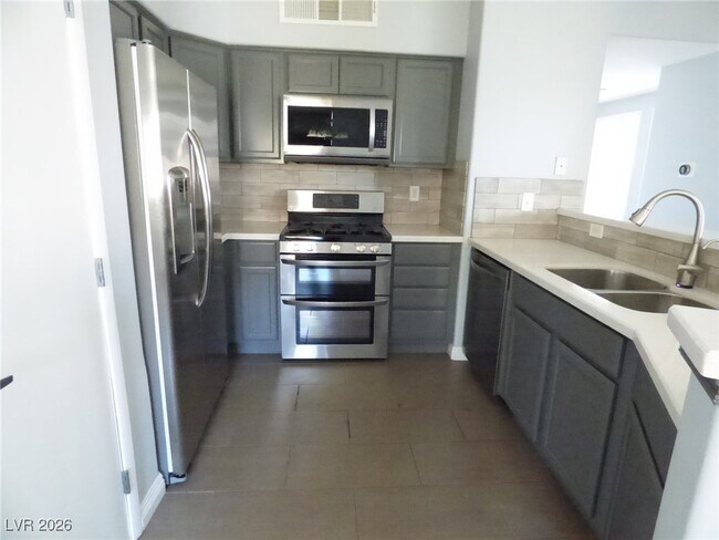 Foto del edificio - 50 Aura de Blanco St