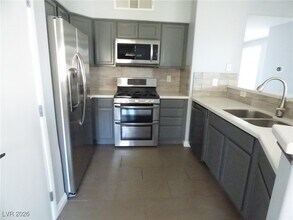 Building Photo - 50 Aura de Blanco St