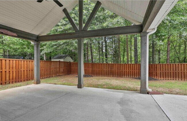 Building Photo - "Spacious 5-Bed Family Retreat with Movie Room & Cozy Patio Fireplace in Sharpsburg!"