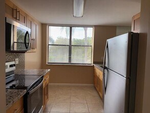 Building Photo - 2455 Lindell Blvd