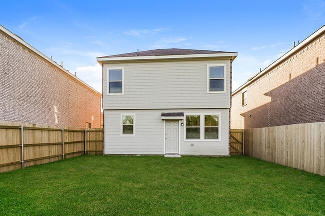 Building Photo - 1400 Ester Ln