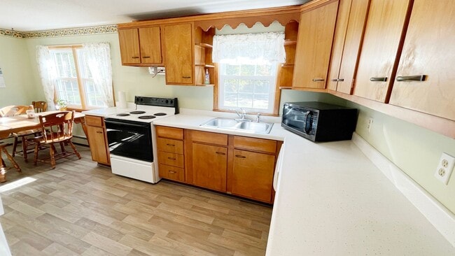 Building Photo - 3 BR House on a Lake 1.5 Baths