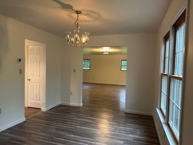 Building Photo - 275 Hoy Rd