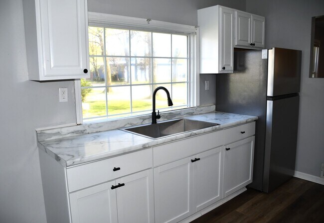 Foto del edificio - NEW LISTING!!! 3 Bedroom House - MOVE IN SPECIAL