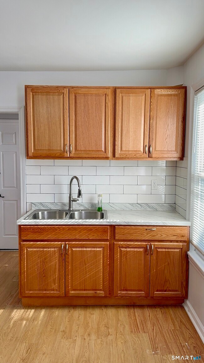 Building Photo - 168 Alfred St