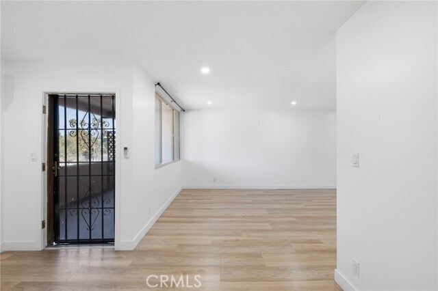 Foto del edificio - 17000 Burbank Blvd