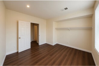 Building Photo - 13744 Dellbrook St