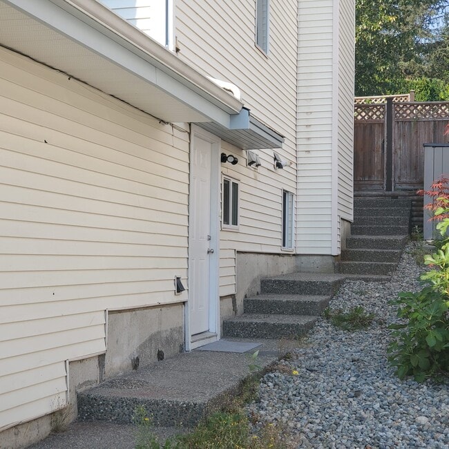Building Photo - 2911 Cliffrose Cres