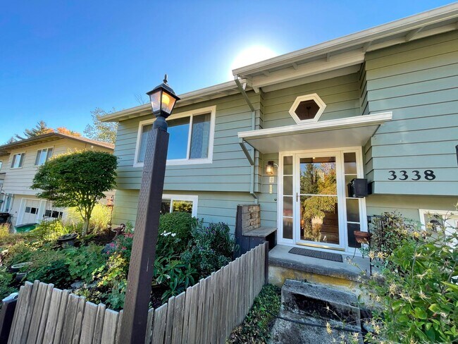 Foto del edificio - 3338 SW Marigold St
