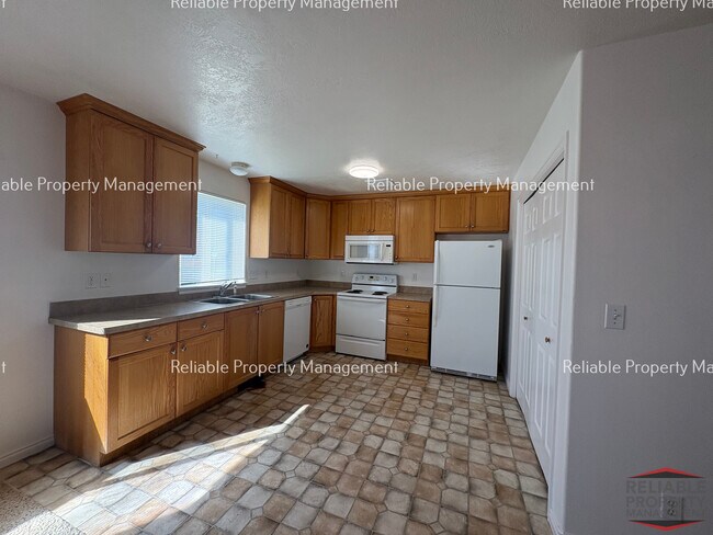 Building Photo - 3713 Deloy Dr