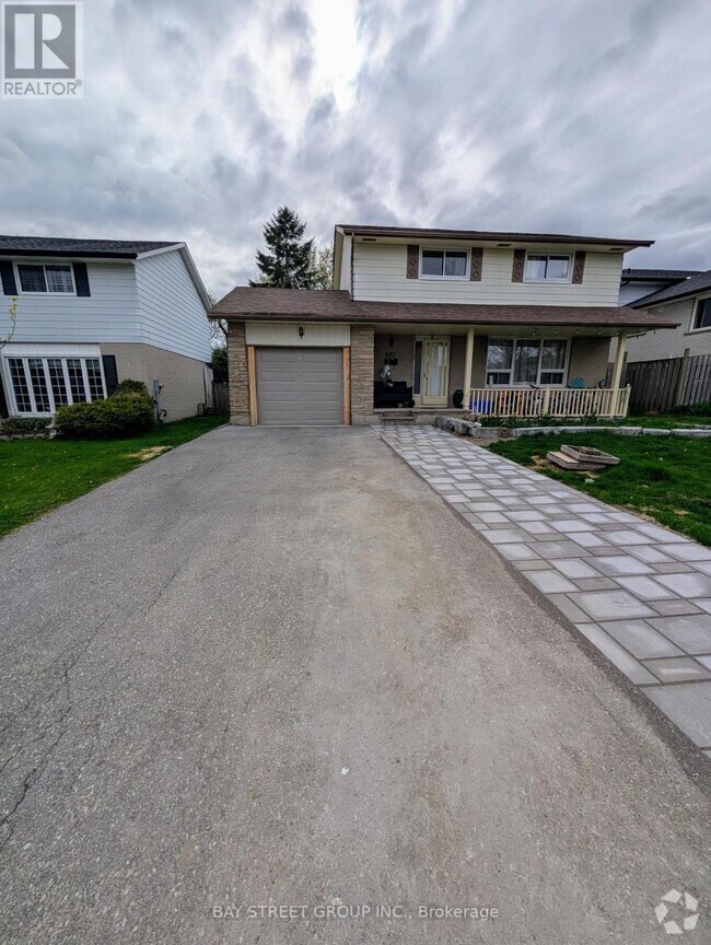 Building Photo - 892 Carnaby Crescent