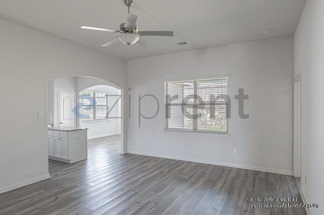 Foto del edificio - 337 Bearman Dr