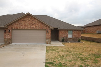 Building Photo - 6305 Villa Rosa Way