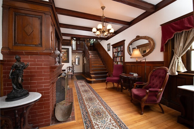 Building Photo - 318 Metropolitan Ave